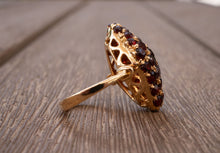 Load image into Gallery viewer, Vintage 18K Yellow Gold Garnet Ring