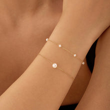 Load image into Gallery viewer, SARAH | Single Pearl Bracelet by Aurelie Gi — detail view