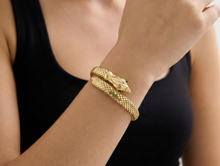 Load image into Gallery viewer, Vintage 18k Gold Coiled Snake Bracelet