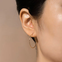 Load image into Gallery viewer, Alex | Medium Endless Single Hoop Earring Hoops & Huggies AURELIE GI