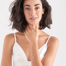 Load image into Gallery viewer, Gold Crush Drop Disc Bracelet