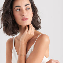 Load image into Gallery viewer, Gold Crush Multiple Discs Bracelet