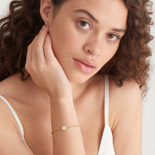 Load image into Gallery viewer, Compass Emblem Gold Figaro Chain Bracelet