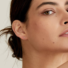 Load image into Gallery viewer, 14kt Gold Stargazer Natural Diamond Single Labret Earring