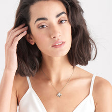 Load image into Gallery viewer, Silver Crush Square Necklace