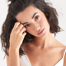 Load image into Gallery viewer, Gold Twist Circle Adjustable Ring