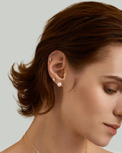 Load image into Gallery viewer, LUNARA | 7.5-8MM Pearl Single Stud Earring by Aurelie Gi — detail view
