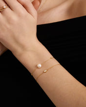 Load image into Gallery viewer, SIRIUS | Bezel Set Pear Shaped Lab Grown Diamond Bracelet by Aurelie Gi — detail view
