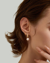 Load image into Gallery viewer, CAPELLA | Mini Pointed Star Threadless Flatback Earring by Aurelie Gi — on model
