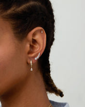Load image into Gallery viewer, Graduated Lab-Grown Diamond Curve Threadless End by Aurelie Gi — detail view
