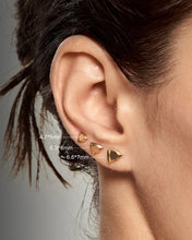 Load image into Gallery viewer, Faceted Triangle Threadless End by Aurelie Gi — detail view
