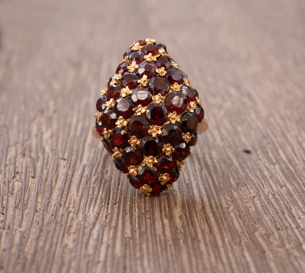 Vintage 18K Yellow Gold Garnet Ring