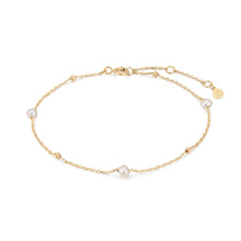 Load image into Gallery viewer, TERESA | Pearl and Gold Beaded Bracelet by Aurelie Gi — detail view
