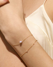 Load image into Gallery viewer, Baroque Pearl Solitaire Bracelet by Aurelie Gi — detail view
