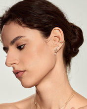 Load image into Gallery viewer, Four Diamond Curve Threadless End by Aurelie Gi — alternate angle
