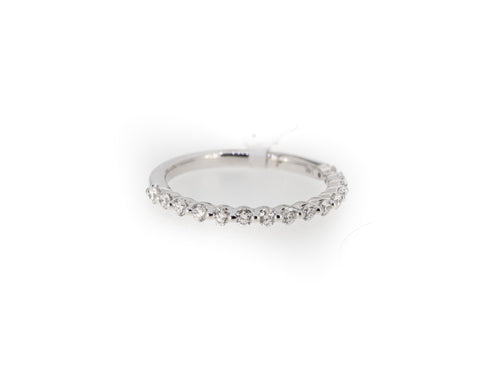 shared prong diamond ring