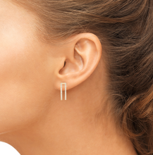 Load image into Gallery viewer, bella earrings on model
