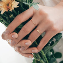 Load image into Gallery viewer, NINA |Skinny Oval Signet Ring Rings AURELIE GI 

